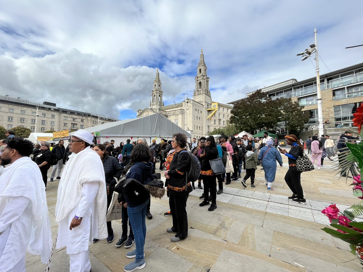 robintuddenham's tweet photo. Brilliant to see #MilleniumSquare #Leeds buzzing for #YIF2022 big queues for food, especially the Chippy Van ππ all at @MigrationYorks & lovely to see @infostaugs π #kindness #YorkshireWelcomes https://t.co/urXdkvWy35