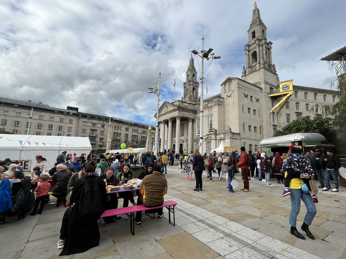 robintuddenham's tweet photo. Brilliant to see #MilleniumSquare #Leeds buzzing for #YIF2022 big queues for food, especially the Chippy Van ππ all at @MigrationYorks & lovely to see @infostaugs π #kindness #YorkshireWelcomes https://t.co/urXdkvWy35