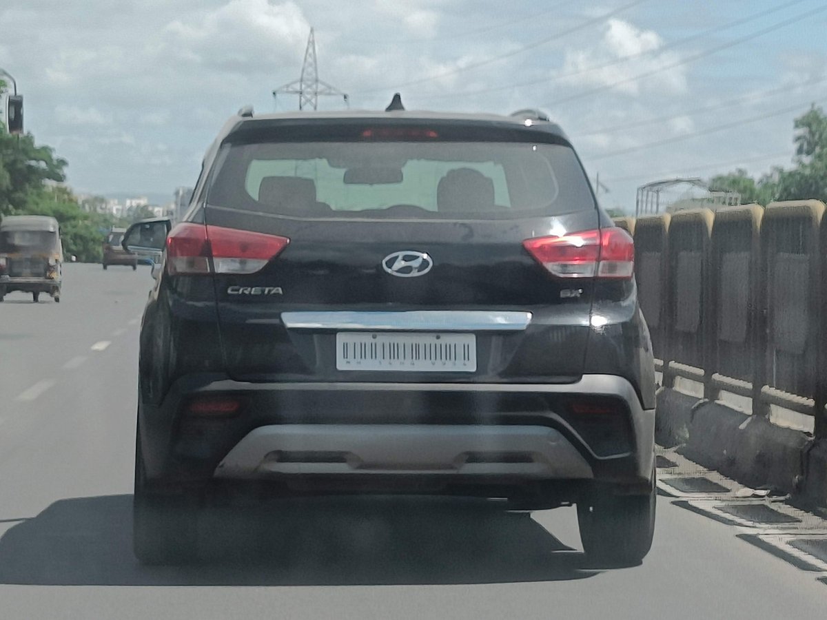 nikitbatale's tweet photo. @PuneCityPolice @PuneCityTraffic Are these kind of registration plates permitted? https://t.co/4cdOVOufhJ
