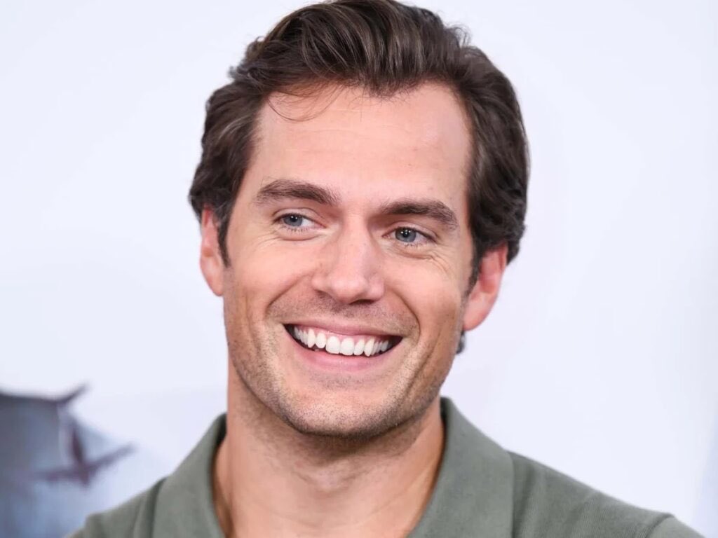 GwenRecord's tweet photo. Sometimes it is too easy to forget to live in the real world when the internet and twitter can provide all that is necessary for a fantasy life with #HenryCavill #RealLifeAdonis https://t.co/uuQZAPDjse