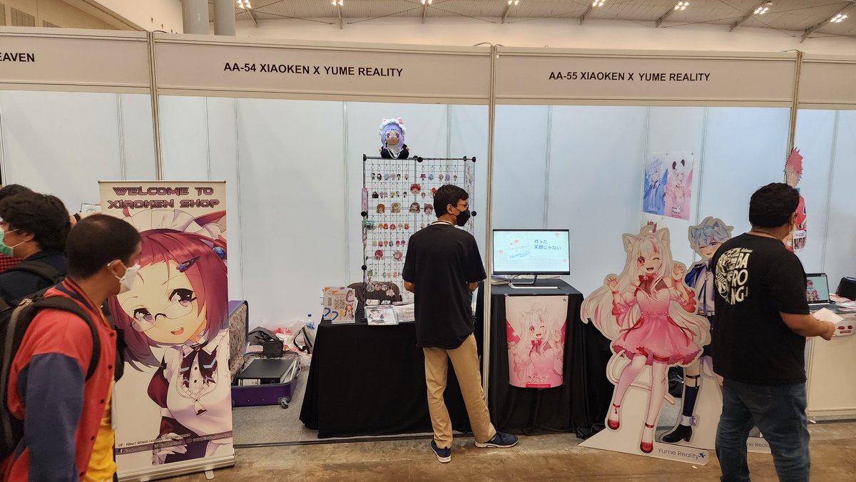 Otsucurry Day 1 !!!!
Beberapa ganci sold out
Beberapa doujin sold out
Semua dakimakura sold out (masih bisa pre order)
Dan giveaway hews masih ada loh !!!!!
Yuk yang mau ikut giveaway post card hews di day 2