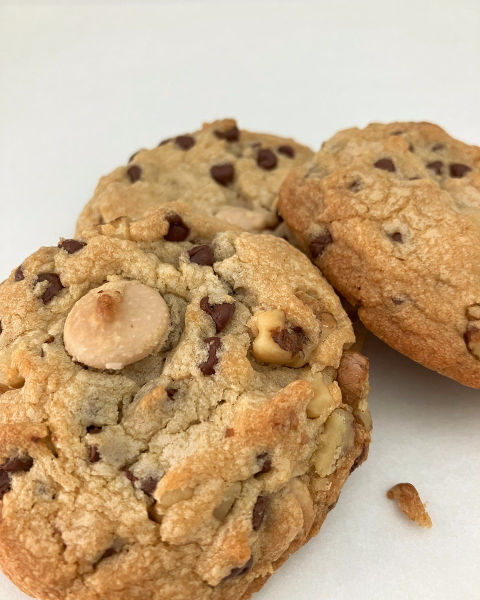 kheascookies's tweet photo. Yes!👀 I SEE you yummy caramel chip!🍪🙌😛🙌😋
⬇️
Find Us At:
https://t.co/9TJyhmCL0a
LOCATIONS:
#forfivecoffee
#forfivetimessquare
#forfiveoneliberty
#forfivemanhasset
#forfivegardencity
#forfivebrookfieldplace
#forfivealexandria
#forfivearlington
#forfivedc
#Forfivepenn2001 https://t.co/M11ILpC3fN