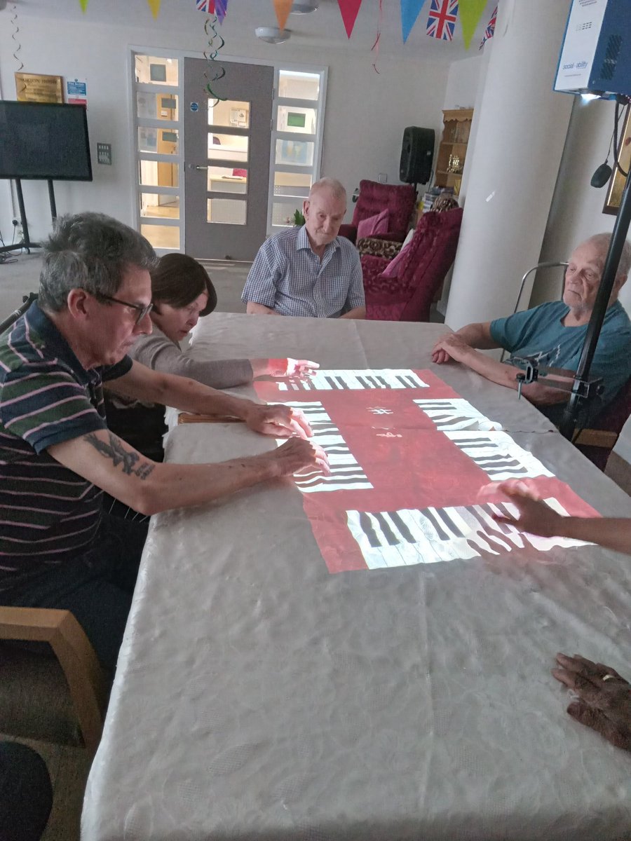 NortonHouseCH's tweet image. #magictable #playingpiano