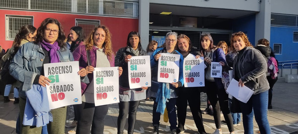 angegraciano's tweet photo. Maestros y maestras de la Ciudad de Buenos Aires trabajando hoy, sábado, fuera de su horario laboral.

¿Larreta y Acuña también están trabajando? Acá vemos el Ministerio de Educación y Jefatura de Gobierno cerrados. 

¿Será que no tienen temas pendientes?

#AscensoSiSabadosNo https://t.co/JS2olvC6uL