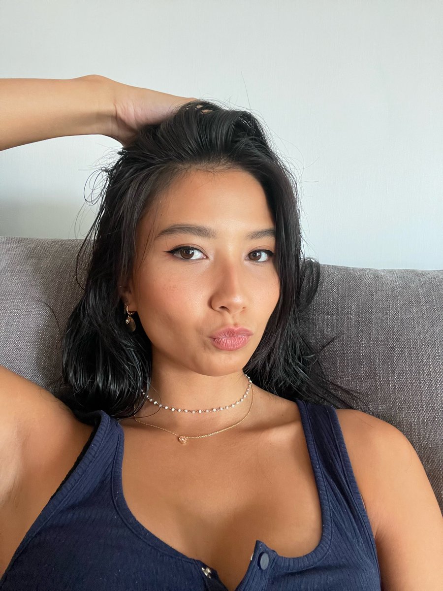 angelinooor's tweet photo. first impressions, go https://t.co/VJl4bbwCeA