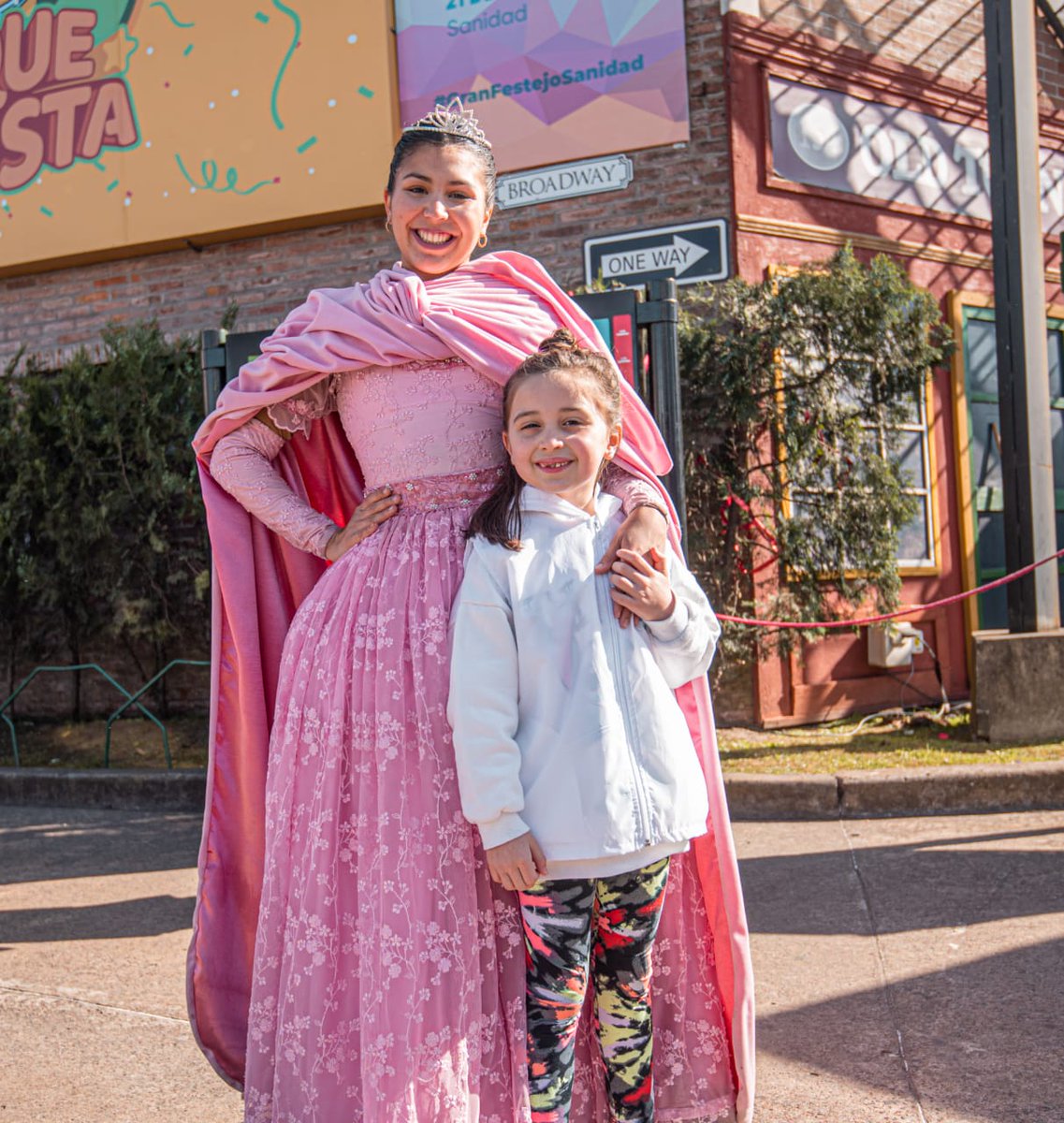 AtsaBsAs's tweet photo. Comenzó el segundo día de nuestro #GranFestejoSanidad! Estamos preparadxs para disfrutar al máximo junto a la familia y amigxs 🎢
#Sanidad #Sindicato #ATSABSAS https://t.co/7Qr07ICHbE