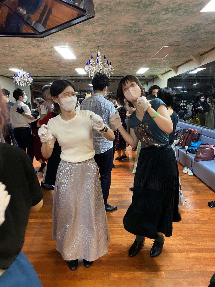 setdancepal's tweet photo. 3rd Ceili！ワルツタイムの歌が新しくて好きだったな〜！！ツーハンドダンスあり、シャンノースShow offあり、賑やかなお昼でしたね〜！安定のLabasheeda、盛り上がるWest Kerry、飛ぶAntrimたーのしー😎

Antrim Square/Labasheeda/Corofin Plain/West Kerry/Claddagh

#FisdaN #FisdaN2022 https://t.co/5qBc1fzlxO