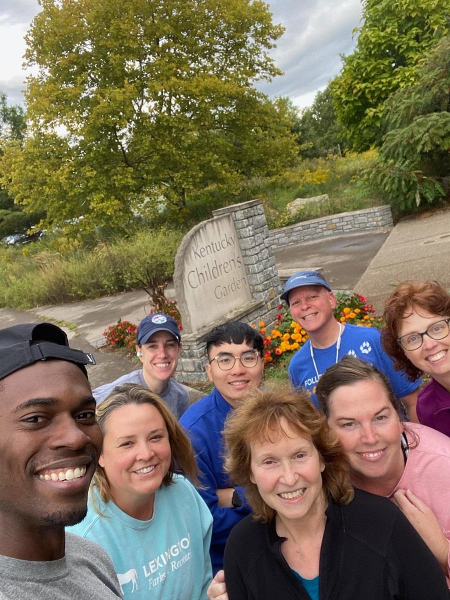 Love seeing our KHP grad students in action! Health Promotion and Sport Leadership students coming together to support <a href="/LexKyParks/">Lexington KY Parks</a> Pace in Parks group!