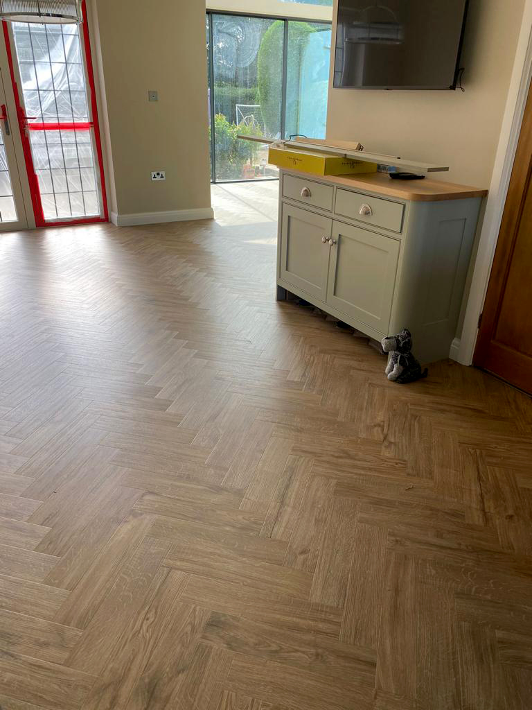 ❤HERRINGBONE❤
📸 Amtico Spacia Featured Oak in Herringbone from a recent installation.
View Amtico flooring in store and see how it could transform your home.
We're open Monday to Friday 0900-1800 and Saturday 0900-1700
devlincarpets.com
#lichfield