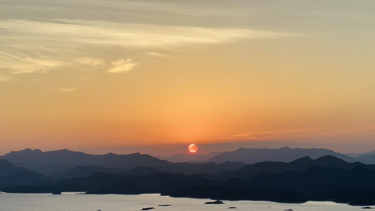 apples0413's tweet photo. 日落🌄好看诶👀 https://t.co/YGIqw4UYw4