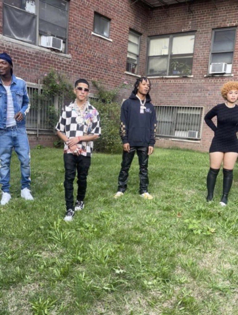 cassiee1919's tweet photo. this look like a GTA heist team https://t.co/Cpbu7vffA7