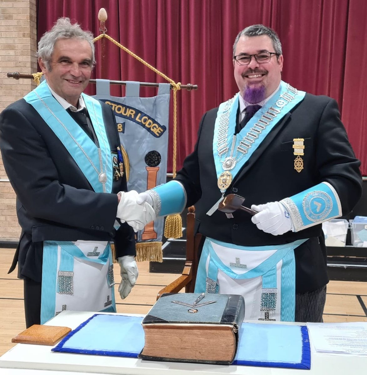 shipston9418's tweet photo. Last night Shipston Lodge had the honour to Install (now W.) Bro. Martin Tolley as WM.
W.Bro Tolley with IPM Phillip Townsend. https://t.co/RUvZFENUf4