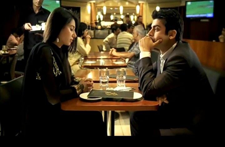 The way he looks at her and smiles, I swear Ashar fell for khirad at this moment.

#11YearsofHumsafar