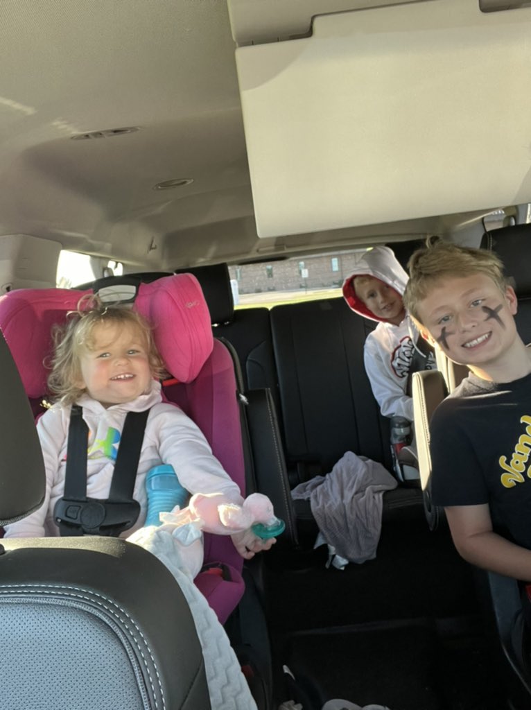 BeautyBabesBall's tweet photo. Up early with this crew to cheer on Palmer and his Bobcat Football team this morning!🖤🏈❤️🐾👦🏼🥰
#footballseason #gameday #gobobcats #momlife #footballmom #boymom  #footballfamily #weekendsareforfootball https://t.co/OFwUmKGA8j