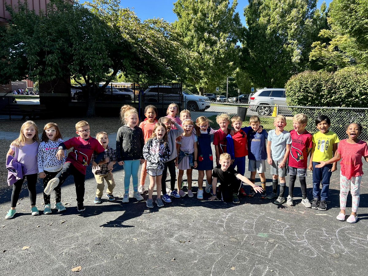 These little ones are my reason 🥰
4 weeks in and we have ourselves a little classroom family 💙 💚 
Friday Free Time☀️ 🍁 🍃 <a href="/SWSelem/">John Meanix</a>