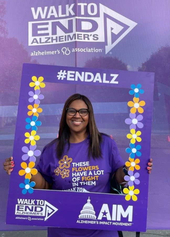DrGrenitaLathan's tweet photo. Excited to see SPS staff and students at The Walk to End Alzheimer’s. #ENDALZ #WALK2ENDALZ ⁦@officialSPS⁩ https://t.co/FBxs1SCqQC