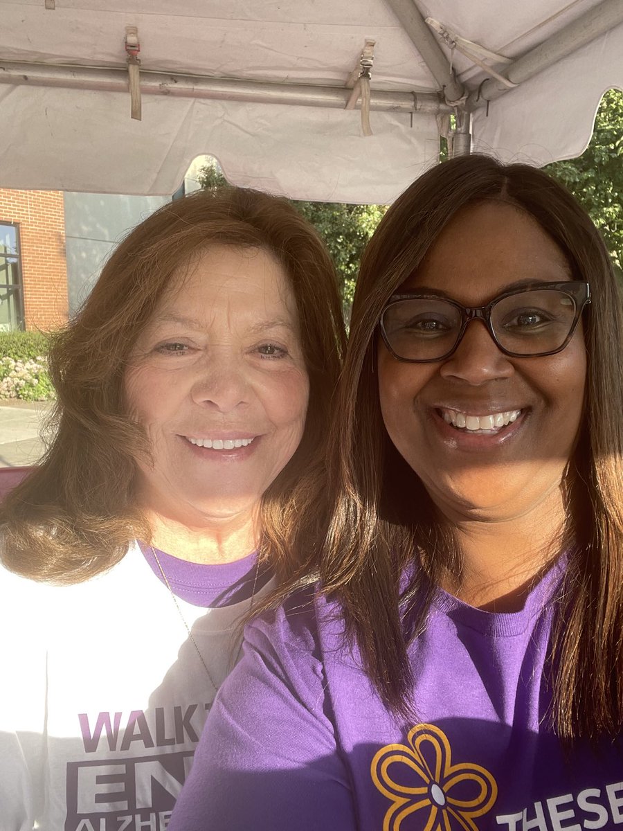 DrGrenitaLathan's tweet photo. Excited to see SPS staff and students at The Walk to End Alzheimer’s. #ENDALZ #WALK2ENDALZ ⁦@officialSPS⁩ https://t.co/FBxs1SCqQC