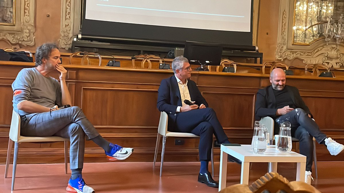 GianScarcella's tweet photo. #dialoghidimpresa
A TuxTu con #DanieleLago #PaoloTormena, fondatore e CEO di #Henge
#LucaVignaga, CEO di #MarzottoLab
Modera #PaolaFerraresso
Un viaggio alla scoperta della dimensione umana di chi fa impresa nel #DESIGN https://t.co/9ZXTFFpr12