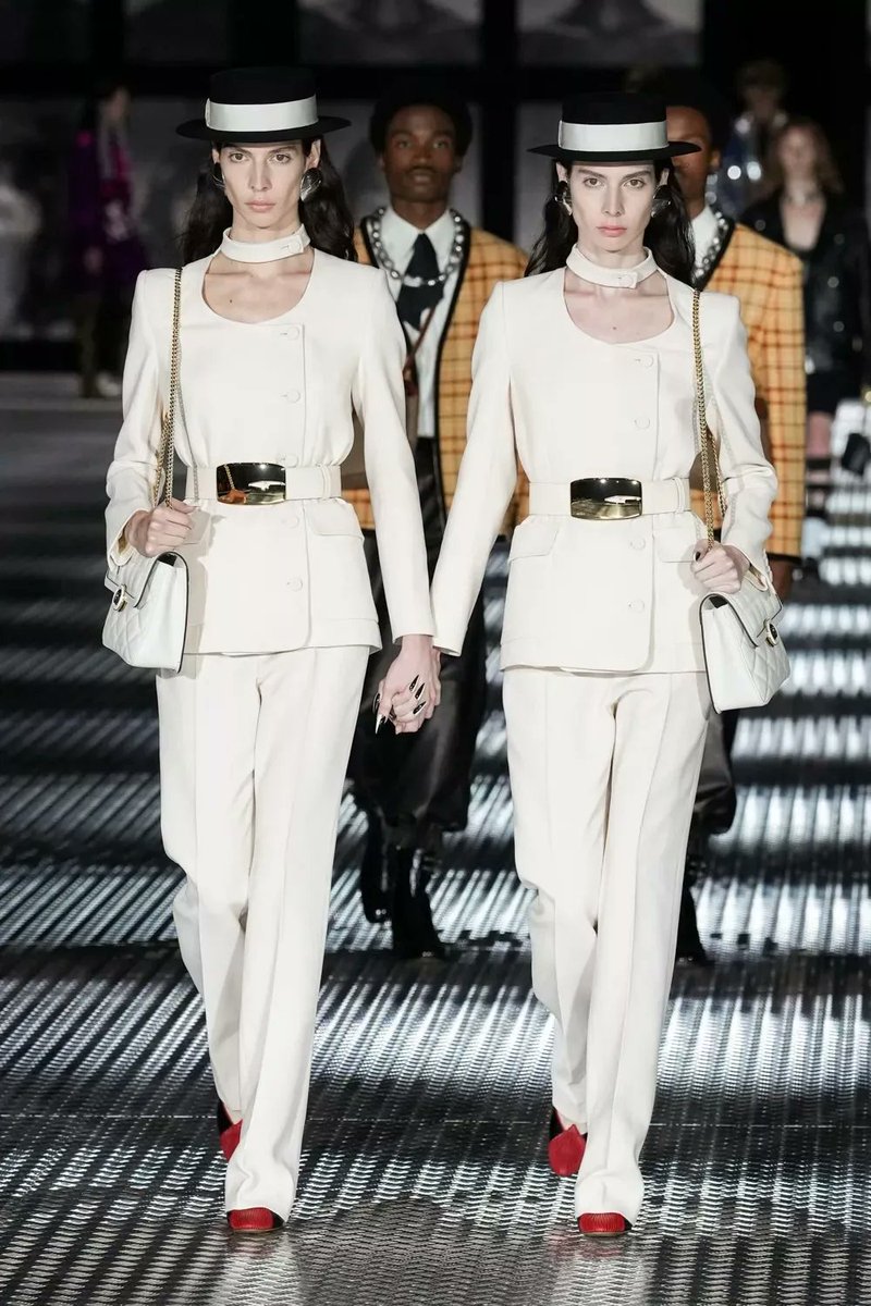 Ba2louzaR's tweet photo. غوتشي Gucci  قررت أن عرض ازياءها لموسم ربيع وصيف 2023 يبقي مبتكر و مختلف في نفس ذات الوقت ففكرت في أفكار كتير وبعد تدقيق في الافكار اللي معروضه ليهم قرروا....
طيب ماتيجوا معايا نشوف كان ايه القرار، وقوليلي ايه رأيكم
#Gucci
#غوتشي
#Summer_Fashion_2023
#ازياء_صيف_2023 https://t.co/Q6eMZclI9P