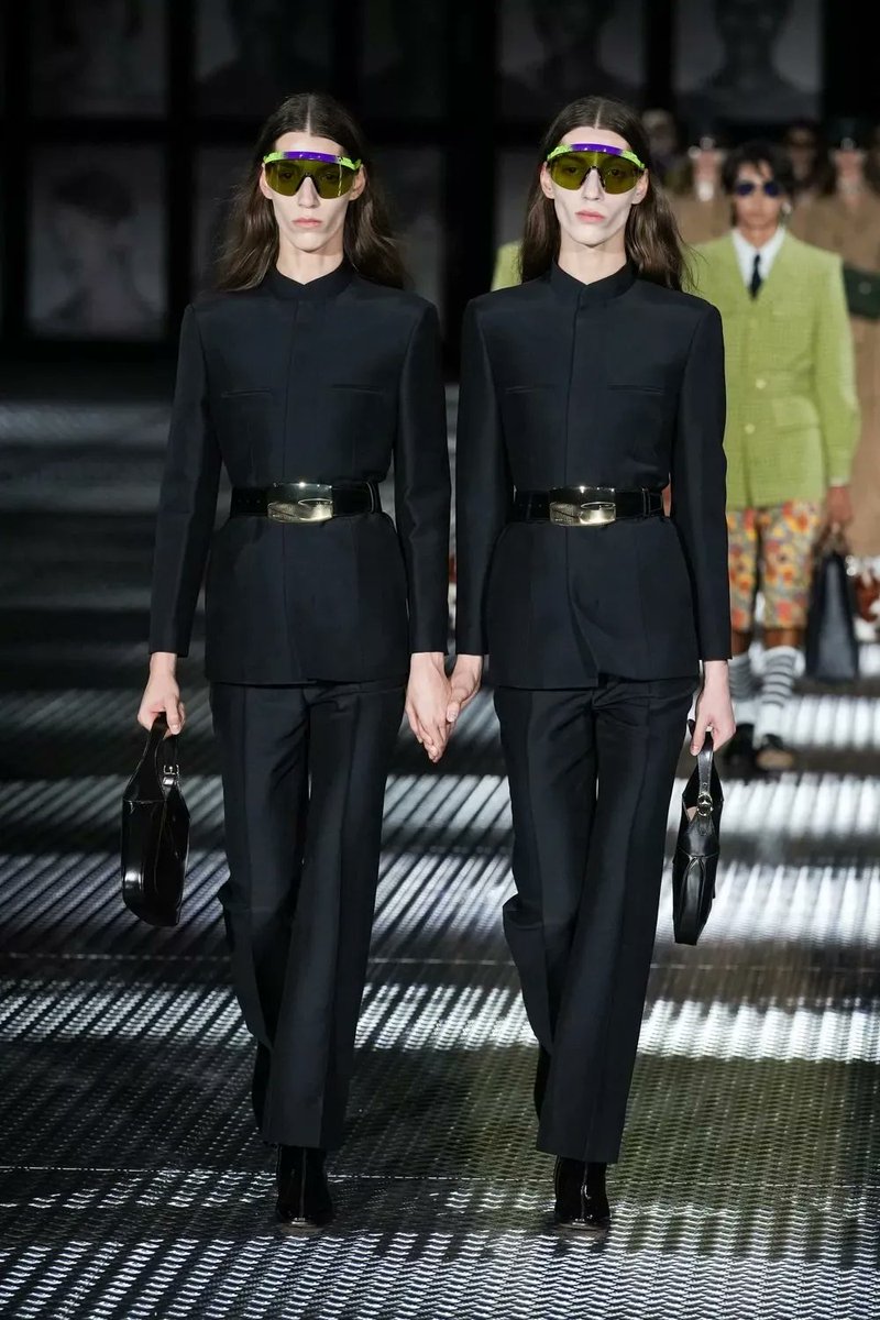 Ba2louzaR's tweet photo. غوتشي Gucci  قررت أن عرض ازياءها لموسم ربيع وصيف 2023 يبقي مبتكر و مختلف في نفس ذات الوقت ففكرت في أفكار كتير وبعد تدقيق في الافكار اللي معروضه ليهم قرروا....
طيب ماتيجوا معايا نشوف كان ايه القرار، وقوليلي ايه رأيكم
#Gucci
#غوتشي
#Summer_Fashion_2023
#ازياء_صيف_2023 https://t.co/Q6eMZclI9P