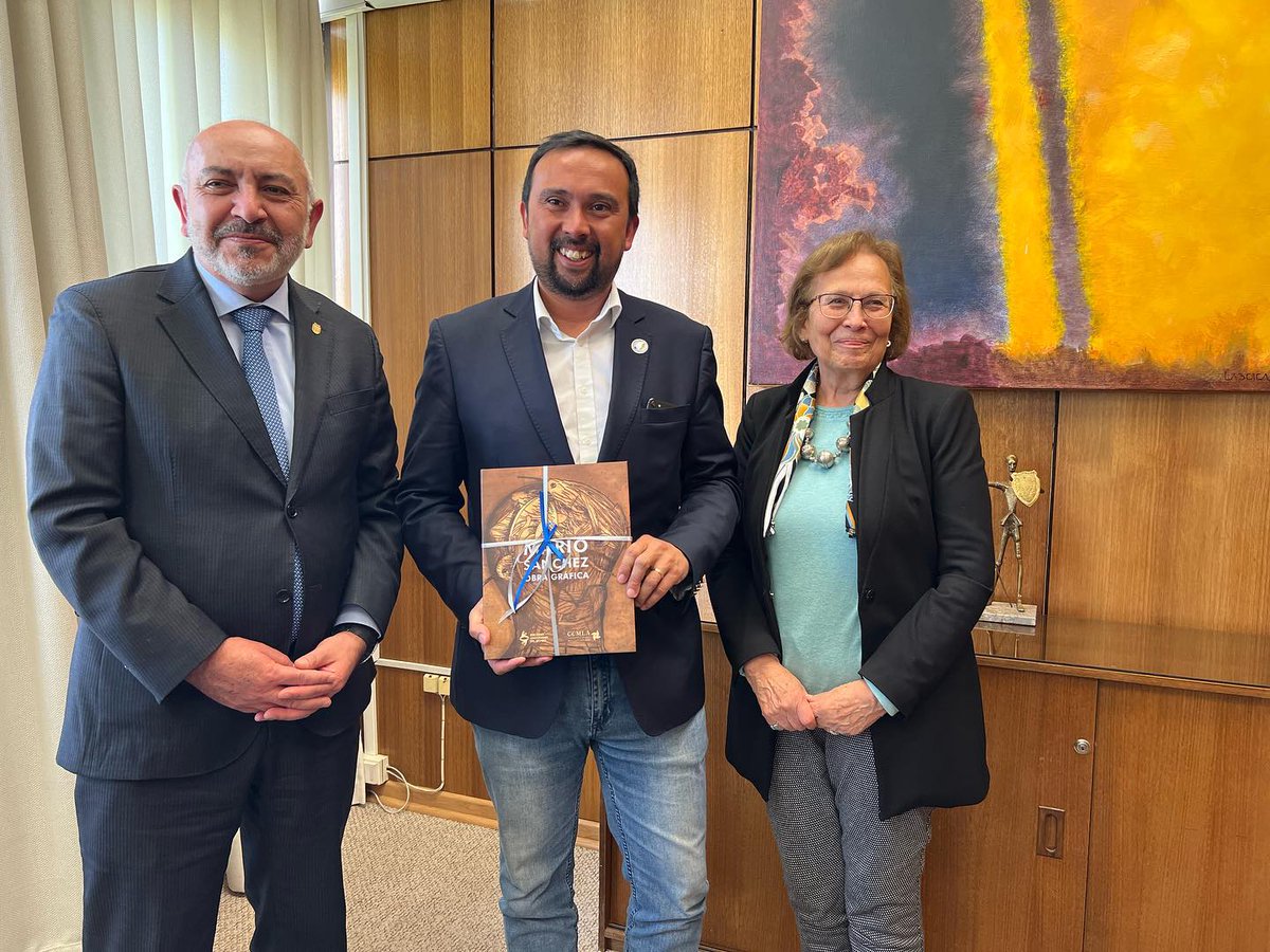 Oscarcrisostomo's tweet photo. Los mejores deseos en su gestión a @BenitoUmana 
Ayer visité la Universidad del Bío Bío. Conversamos de los sueños en común y de cómo podemos contribuir al desarrollo de nuestra región 💪🏻💪🏻 https://t.co/jdBZo34drd