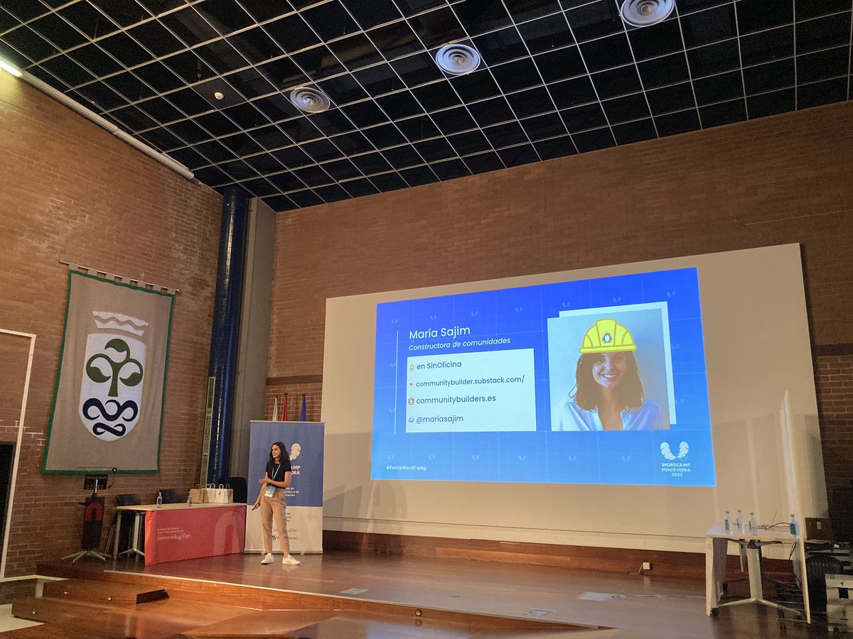 La crack de <a href="/mariasajim/">María Sajim 👷🏻‍♀️</a> abriéndonos las mentes sobre qué es una comunidad y qué no lo es. #PonteWordCamp