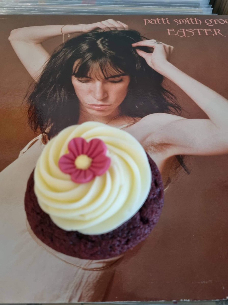 cupcakeberlin's tweet photo. VINYL SALE - ALL RECORDS 10β¬ π #recordcollector #vinylrecords #vinyl #cupcakeberlin #berlincupcakes #cakeberlin #vinyladdict #sale https://t.co/8AI2YzHhtZ
