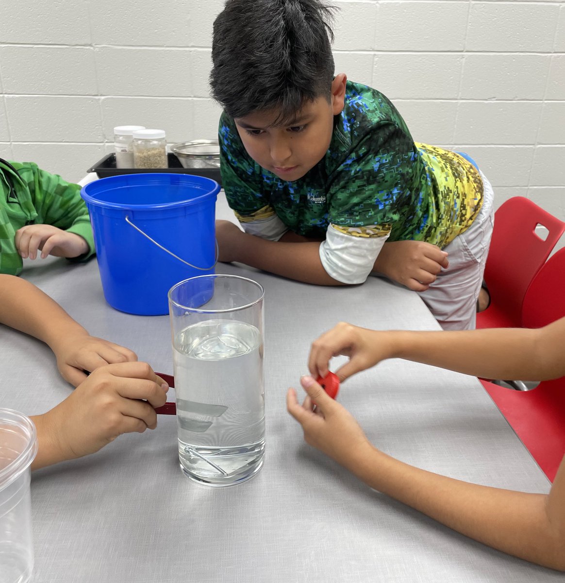 Hands on in the Discovery Lab with mixtures and solutions happening at Travis STEM Academy! #TravisStem <a href="/TravisILC/">Travis ILC</a> <a href="/Garcia3Diana/">Diana Garcia</a> <a href="/MrsAlmaGonzalez/">Alma</a>