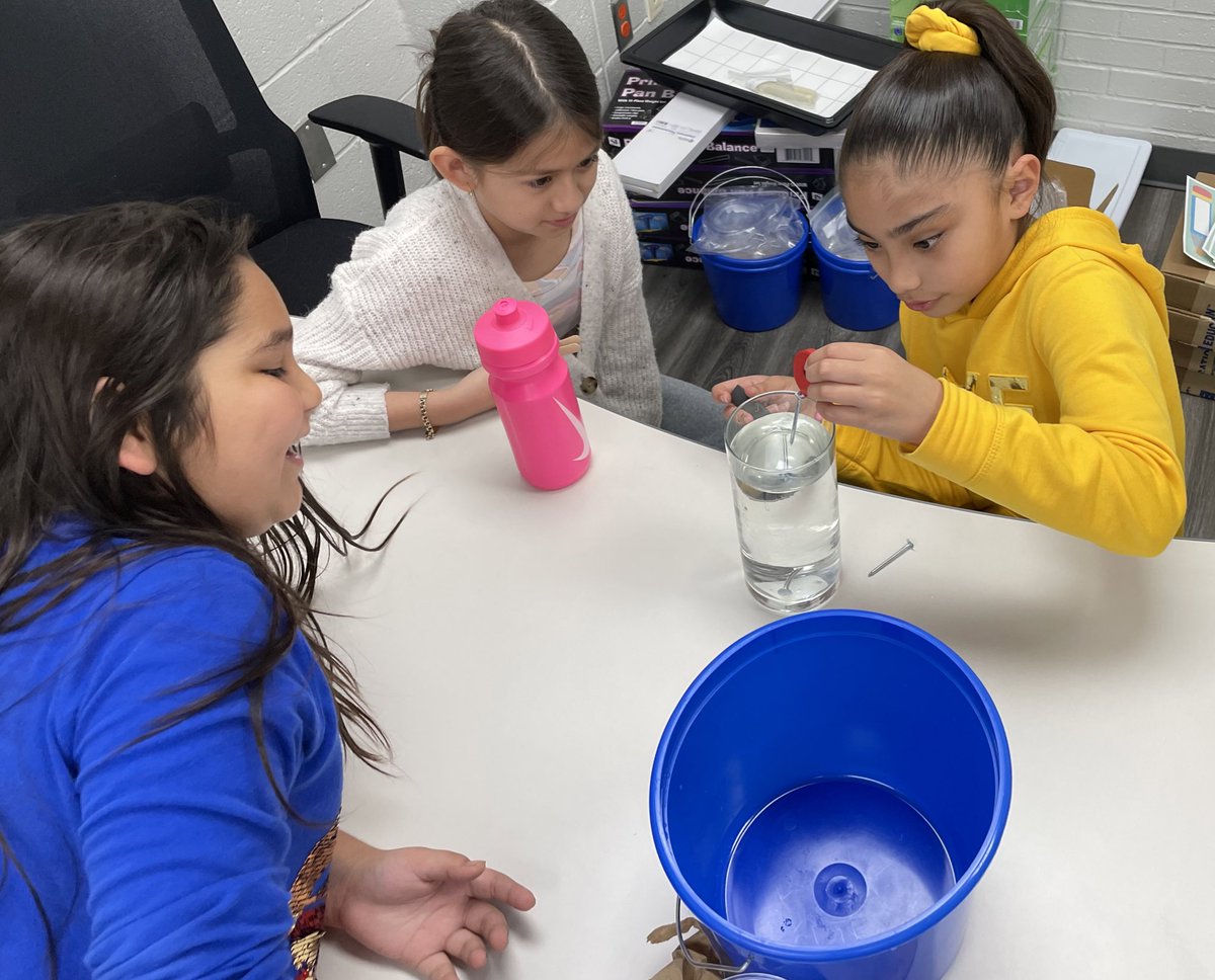 monica_torres21's tweet photo. Hands on in the Discovery Lab with mixtures and solutions happening at Travis STEM Academy! #TravisStem @TravisILC @Garcia3Diana @MrsAlmaGonzalez https://t.co/DLNEo8TIYS