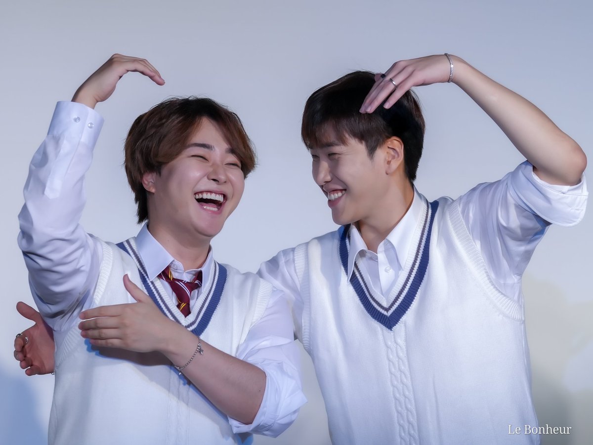 LeBonobono's tweet photo. 20220807 #BF #JEONGMIN &amp; #HYUNSEONG JAPAN LIVE EVENT 'DUET' 
20:00 制服DAY フォトタイム📸

#ヒョンソン #현성 @HS_930609
#ジョンミン #정민 @BOYF_JM https://t.co/z5VqcfLYa2