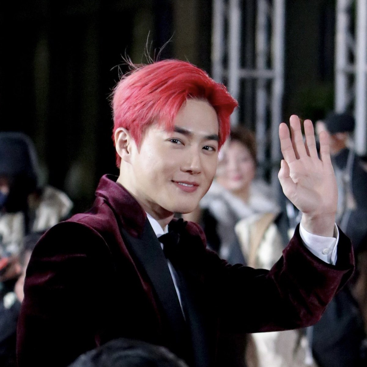 dailykjm's tweet photo. red hair junmyeon was such a serve https://t.co/1iV1dTqKLi