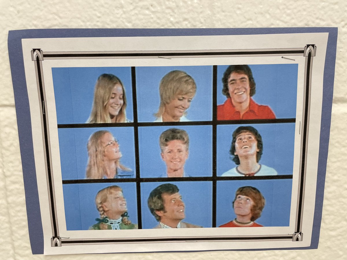 My Gr3 ‘bunch’ exploring line art on surf boards…of course, BRADY BUNCH style! Tikis and all! 🏄‍♂️ @MoMcCormick7 @MrBarryWilliams @CKnightBrands @Therealeveplumb @RealSusanOlsen @stfrancesdelhi