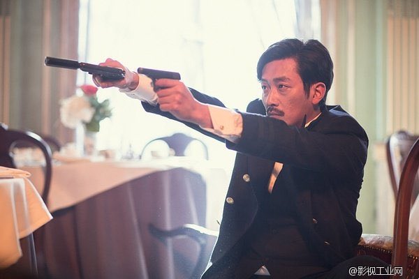 내가 쩰 사랑하는 하정우 필모는요 바로 하와이피스톨입니땨 쌍권총드는거섹시레종드
