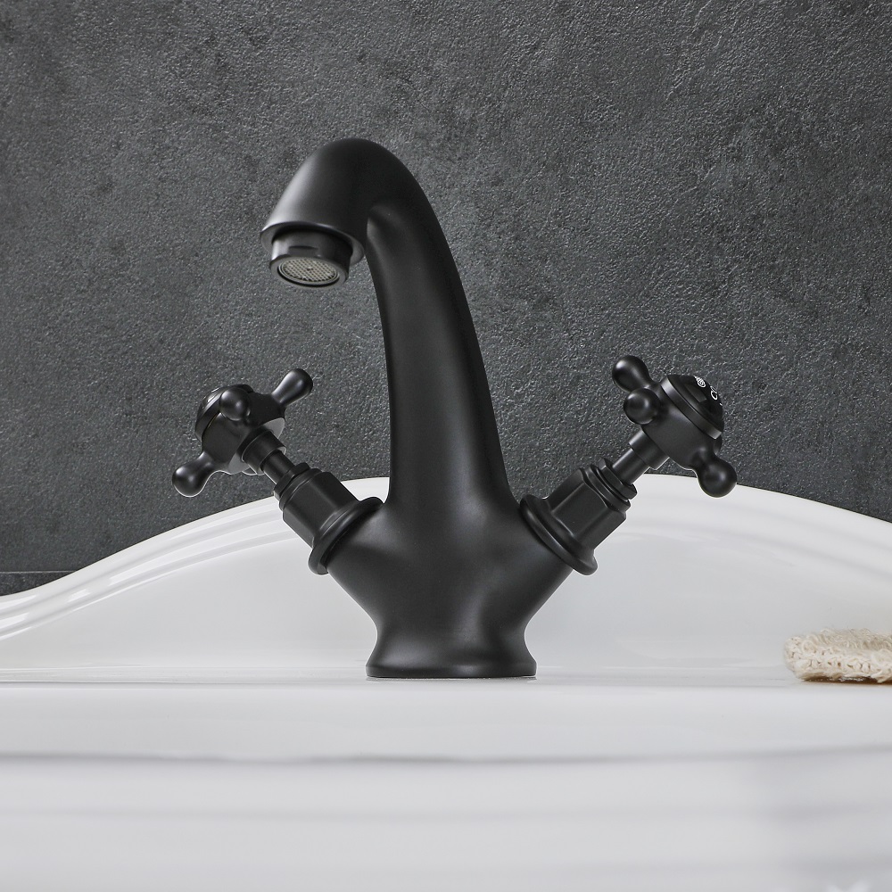 HudsonReedES's tweet photo. Si lo que quiere es agregar lujo, elegancia y un punto de enfoque a su baño, nuestro grifo mezclador para lavabo de la gama Elizabeth en acabado negro enriquecerán el diseño de su espacio. Descubra la colección en nuestra web.

#bathroom #bathroomdesign #bathroomdecor #blacktap https://t.co/xmrar9Fchv