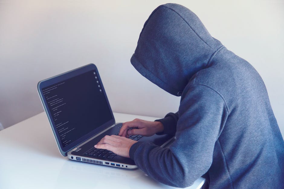CloudComBE's tweet photo. Een #datalek kan je bedrijf veel geld kosten!

@CloudComBE en @cobofisk slaan de handen in elkaar om bedrijven te begeleiden en zichzelf te beschermen in tijden van #cybercrime.

Vergezel jij ons ook op 5 okt om 19u? Schrijf je nog snel in via https://t.co/oVvzfm49hS
#Infosec https://t.co/5tDbfbyv5P