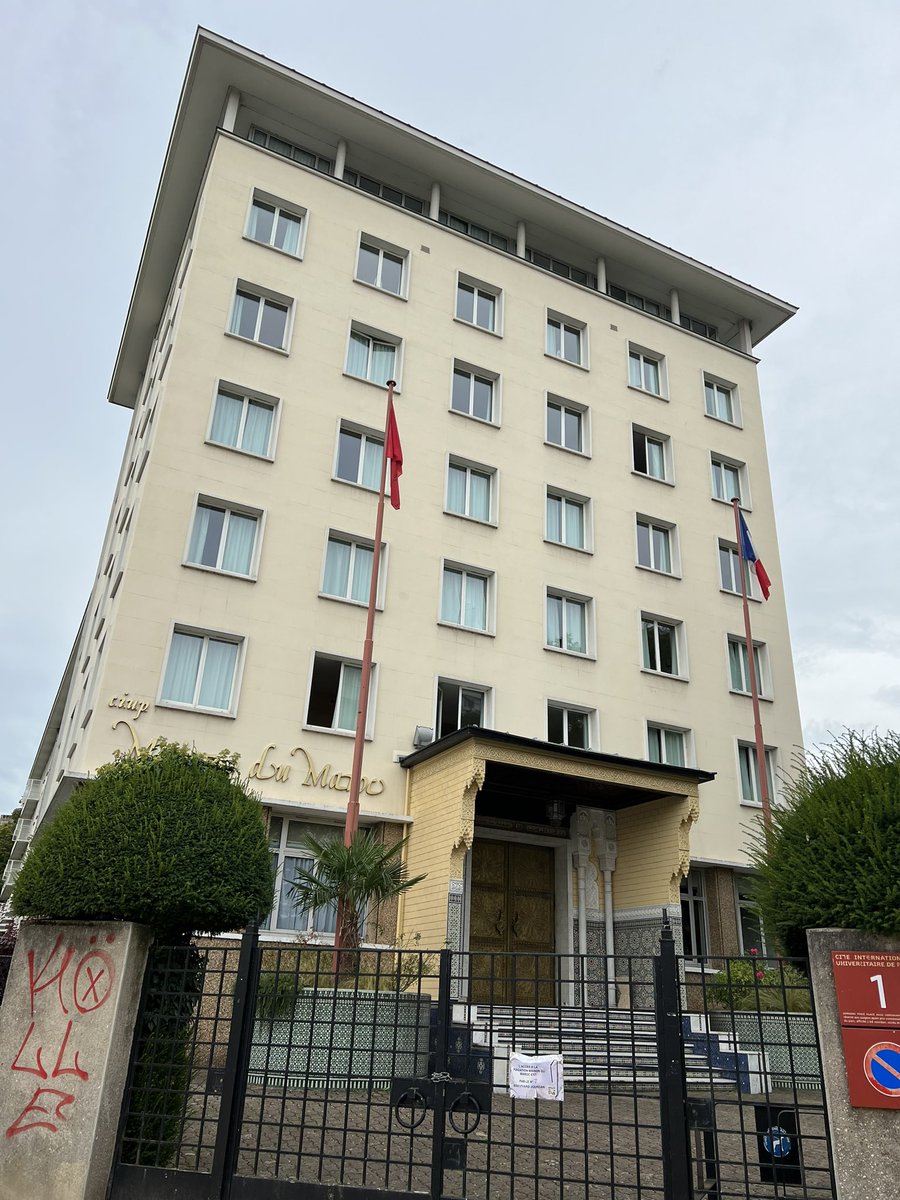 konbut2's tweet photo. 【Cité Uラン】第43回
〜建物探訪編1〜
新学期の新シリーズとして今日から随時、CitéU内の建物を取り上げていきます😊
・Maison du Maroc(モロッコ館)
1953年開館。キャンパス東端に位置し、正面玄関の装飾が美しい。仮設テントもモロッコ風!
#parisrun #citéU https://t.co/NmZ8cxWlob
