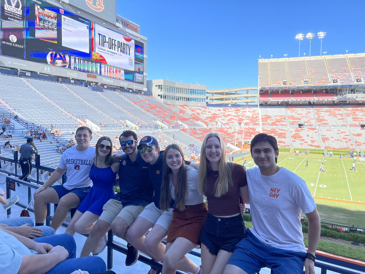 APrestonMalone's tweet photo. Sophomore Year Football Games !!!#livelaughwareagle #auburn #WarEagle #beatmizzou https://t.co/Cv9LbUCztQ