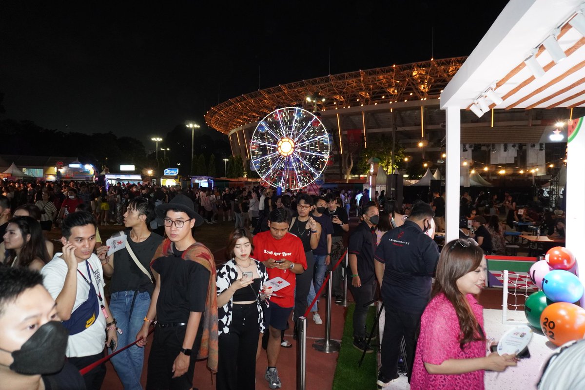 hmindonesia_'s tweet photo. Looks like we are having a full house kinda situation in here, and we are LOVING IT! Join us and let's visit our #WETHEFESTxHM booth! https://t.co/FgeF9YDY8b