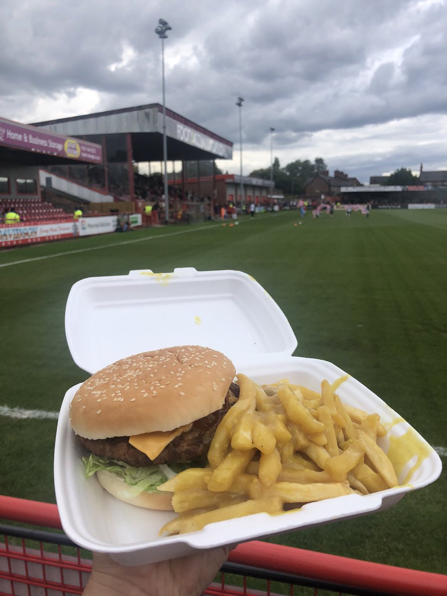 mattcole118's tweet photo. Big Alty Burger &amp; Chips with curry sauce (£6.50) @altrinchamfc @FootyScran https://t.co/AZKgf92h9m