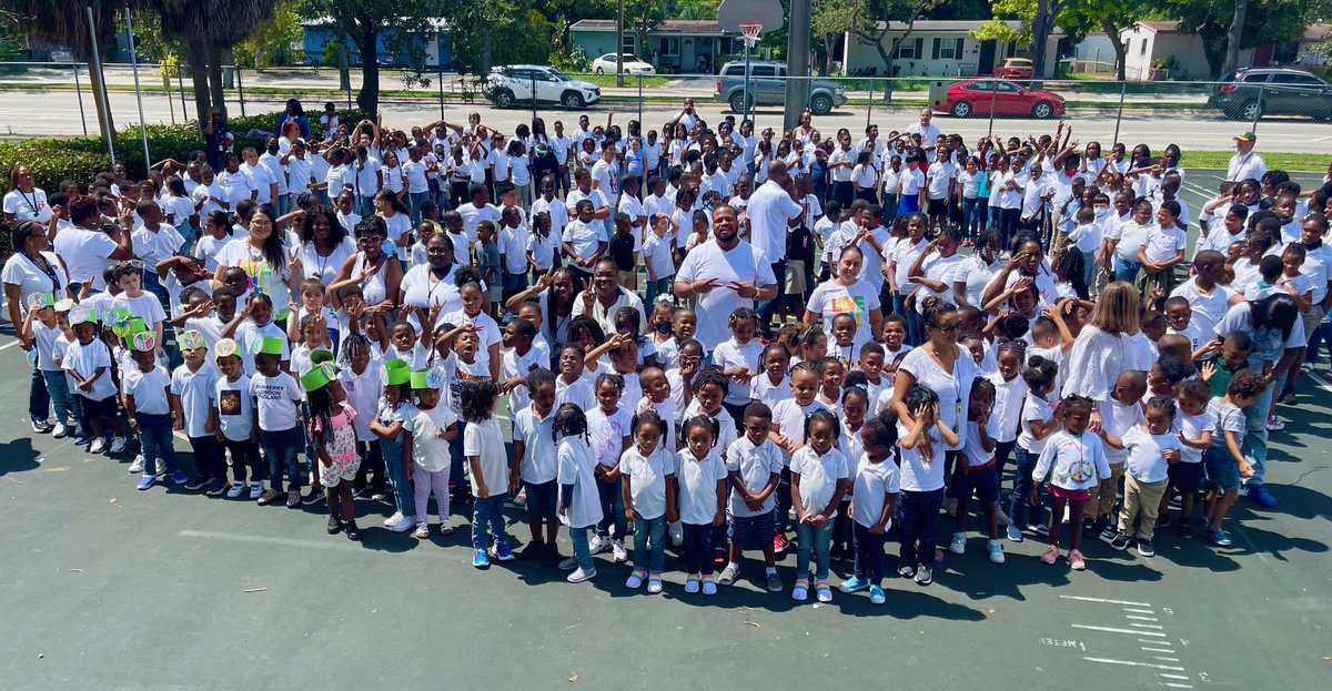 ThurgoodES's tweet photo. The Eagle's Nest stands strong for Peace Week @browardschools @ChoozPeace @PrincipalBilli1 @suptvcartwright #peaceweek2022 https://t.co/tHY3rDtCPJ