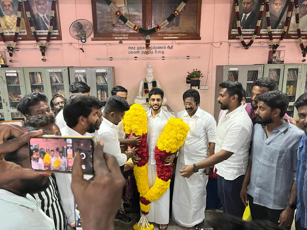 S12921204's tweet photo. மதுரை நான்காம் தமிழ் சங்க தலைவராக நமது ராமநாதபுரம் ராஜா குமரன் சேதுபதி அவர்களின் புதல்வர் திரு  ராஜா நாகேந்திர சேதுபதி தேர்ந்தெடுக்கப்பட்டுள்ளார் வரலாற்று மிக்க பதவியில் சிறந்து விளங்க  மன்னரை வாழ்த்துவோம்💐💐💐 #சேதுசீமை https://t.co/KdPzy6U8UY