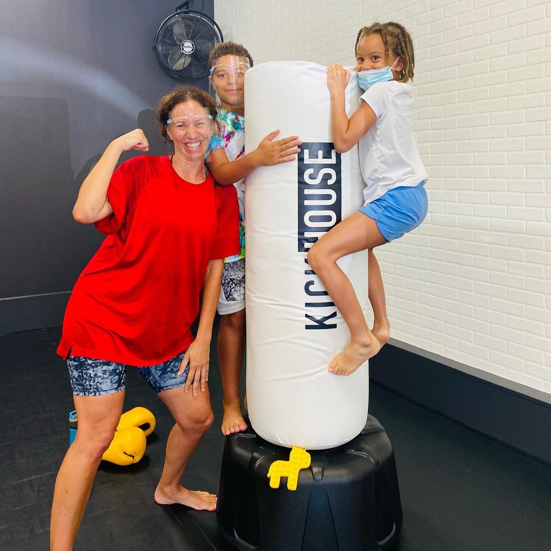 thekickhouse's tweet photo. Be strong and show up. You never know who you’re inspiring 😍❤️💪
#nationalfamilyhealthandfitnessday #stronglikemom https://t.co/fUDyeC5POp