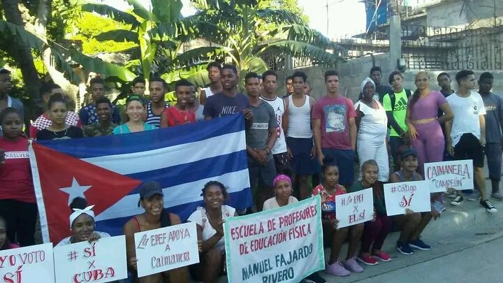 AlexanderBongo8's tweet photo. Los estudiantes de la EPEF Guantanamera presentes en la carrera por la paz y ratifican también su si por en nuevo Código de las familias.
#códigosí #YoVotoSi #FEEMDeCuba https://t.co/wAlfR1TIaX
