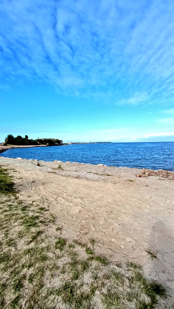 P_Przyborowski's tweet photo. Tallinn. 🇪🇪 Skandynawski styl z elementami wschodniego klimatu. Bardzo przyjemne i kompaktowe miasto, ze świetnymi ścieżkami rowerowymi, uroczą starówką i ogromnym portem. Ceny przyzwoite, pogoda we wrześniu wciąż ok, można powiedzieć, że jest to udany początek #BalticTrip. 👌 https://t.co/rFJbKjun0L