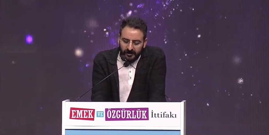 CizgiSol's tweet photo. Sosyalist Meclisler Federasyonu Dönem Sözcüsü Barış Kayaoğlu konuşmasını yapıyor. #EmekÖzgürlük https://t.co/yXNvUkVOWY