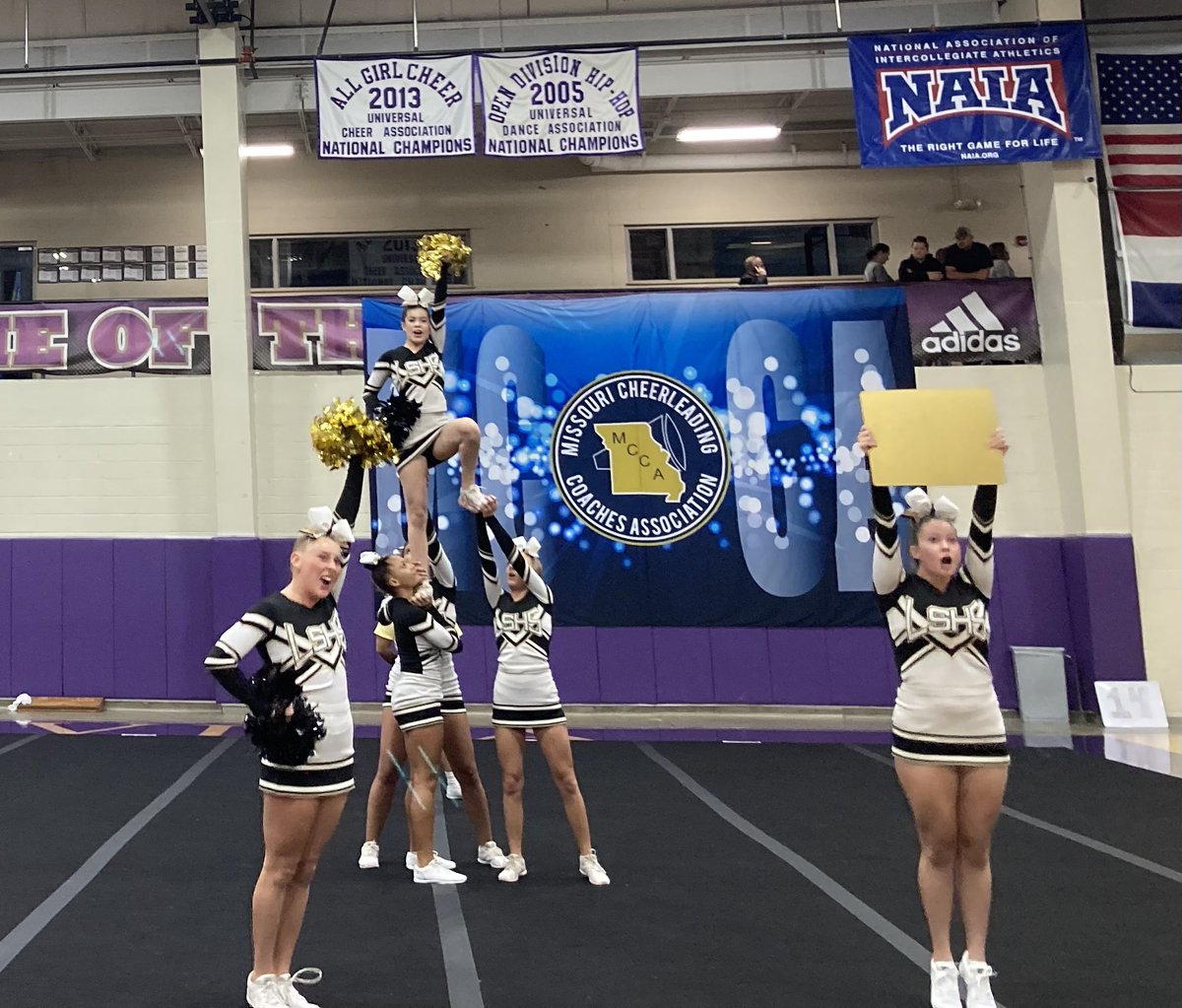 KariHarrisonEDU's tweet photo. What a performance LSHS Cheer!You rocked that! @LSHSAthletics @lstigercheer https://t.co/znj06gG4gi