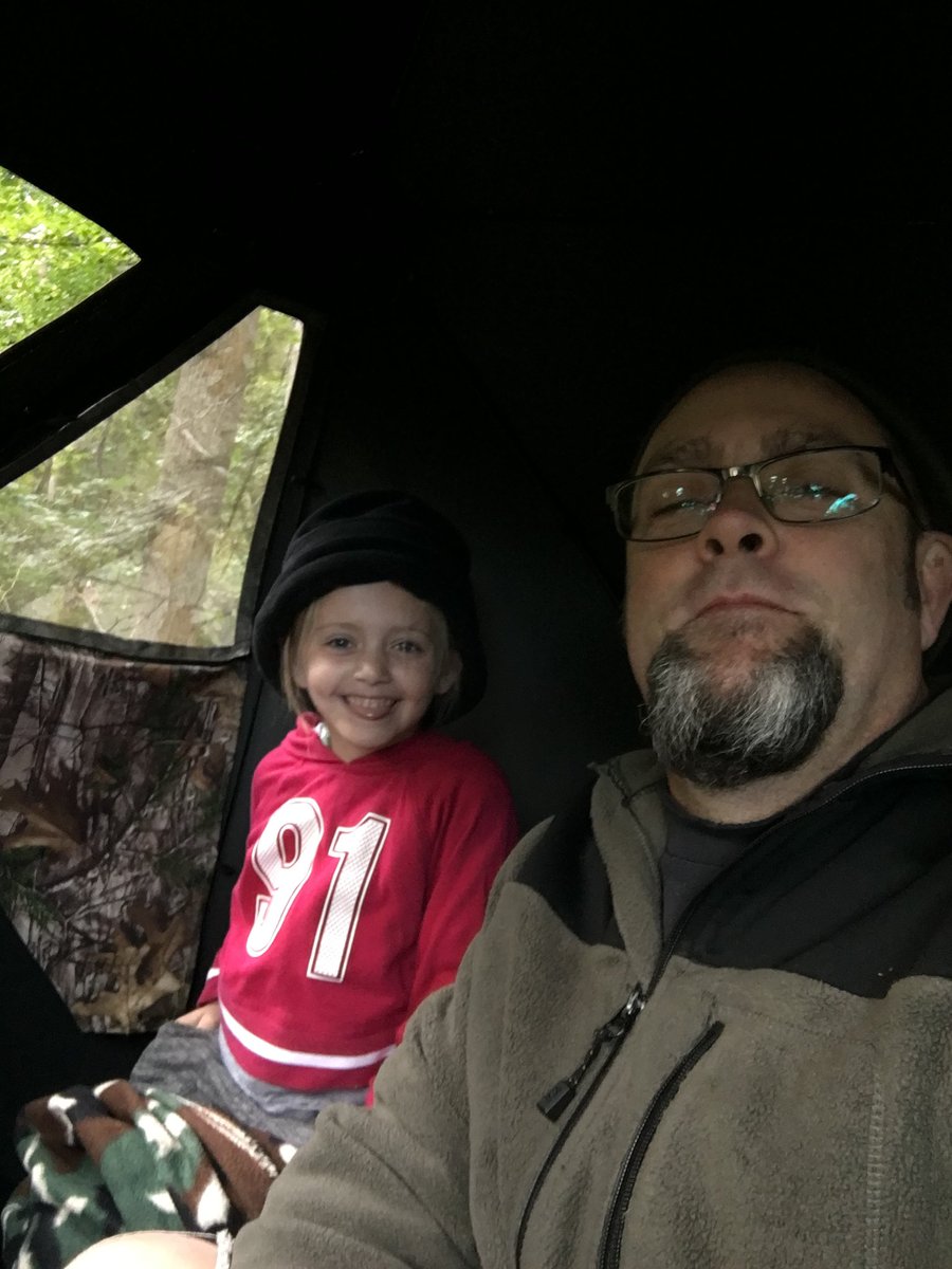LaneyLouHoo88's tweet photo. Iβm the hunting blind with daddy. They scared away a deer when they were taking selfies ππ #LittleE #archery #huntingseason #hunting #huntingwithdaddy #daddysgirl #momlife #parenting #girlmom https://t.co/hmZq5cUyuQ