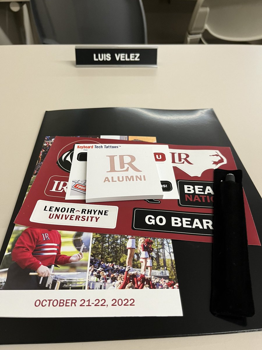 lucchi78's tweet photo. Back in my den for the weekend #ProudAlum #OnceaBearAlwaysaBear 🐻 https://t.co/7qfEx9Zf59