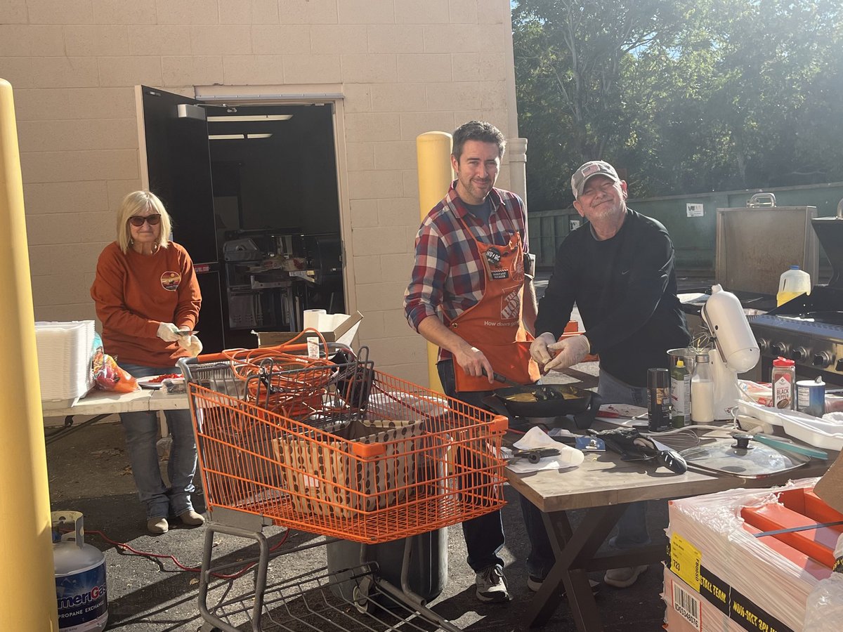 MollyWalsh_THD's tweet photo. Breakfast burritos made by the best store leadership team for the store yesterday!! #1HSuccessSharing @lizdauer @DeermanLinda https://t.co/7P7cwjbKI6