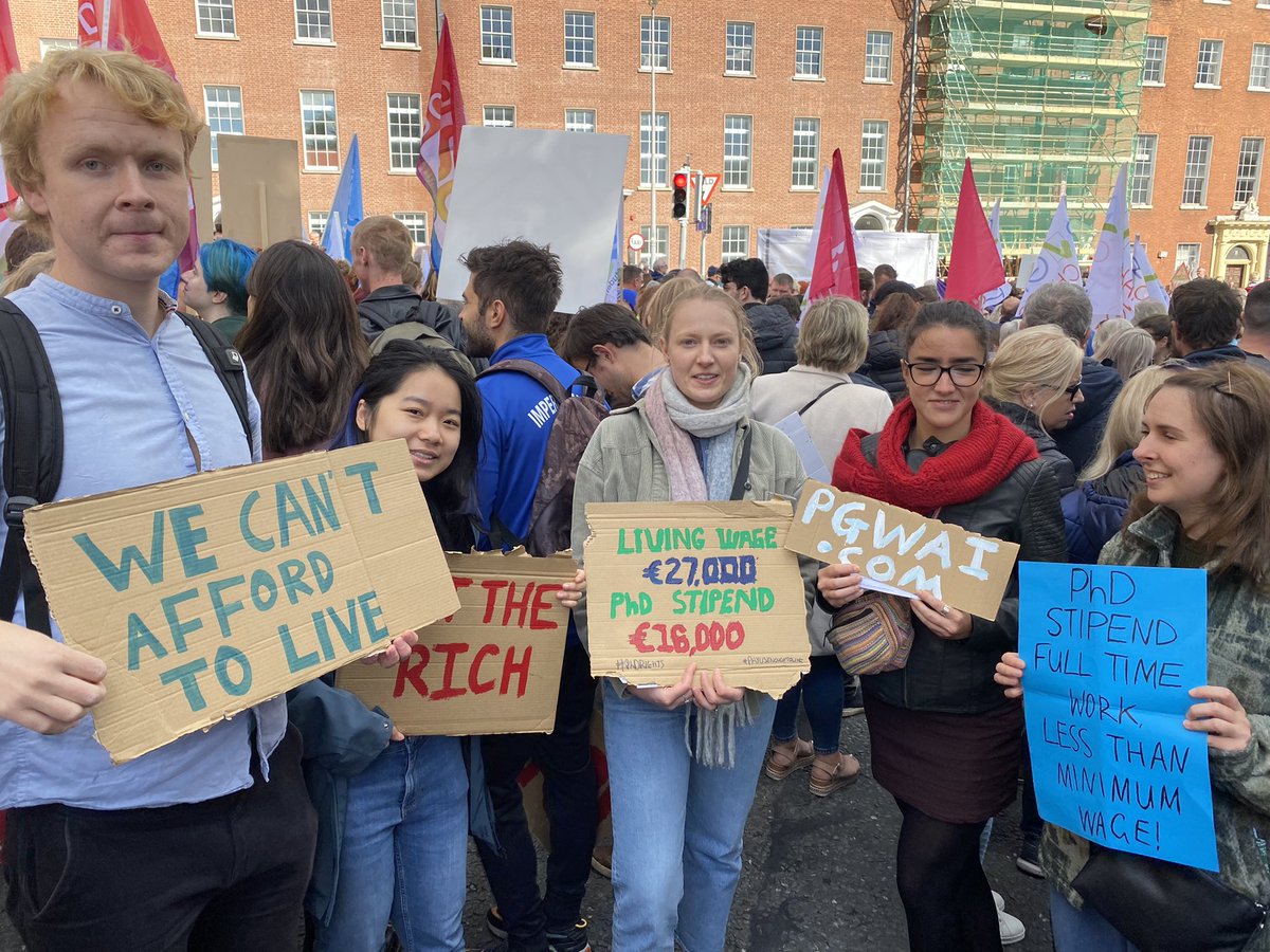 Great to see the poverty wages of phd stipends highlighted at the #CostOfLivingCrisis #CostOfLivingSept24 protest. A minimum of a living wage is long overdue. @PhDRights @SimonHarrisTD